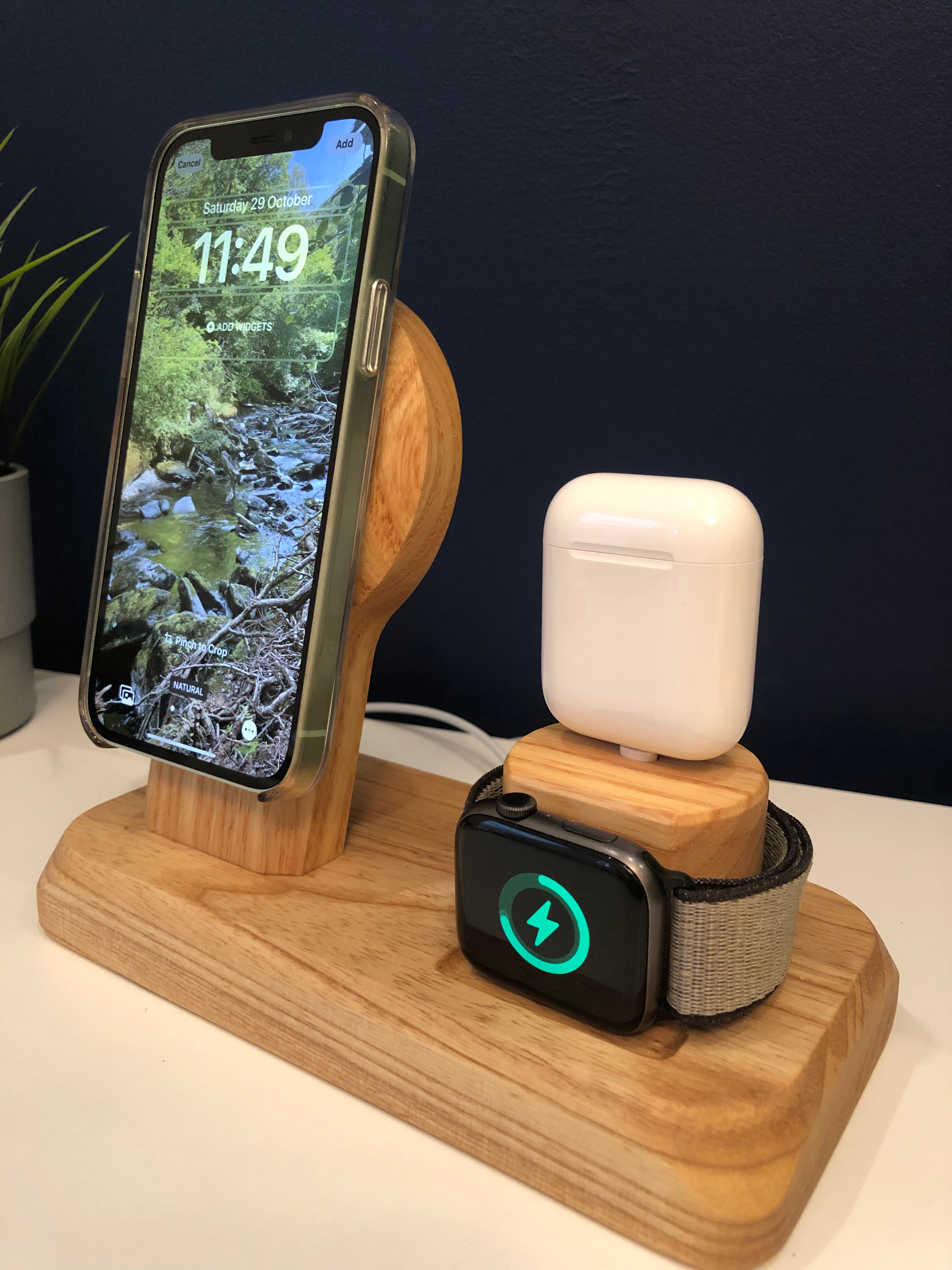 Iphone watch discount airpods charging station