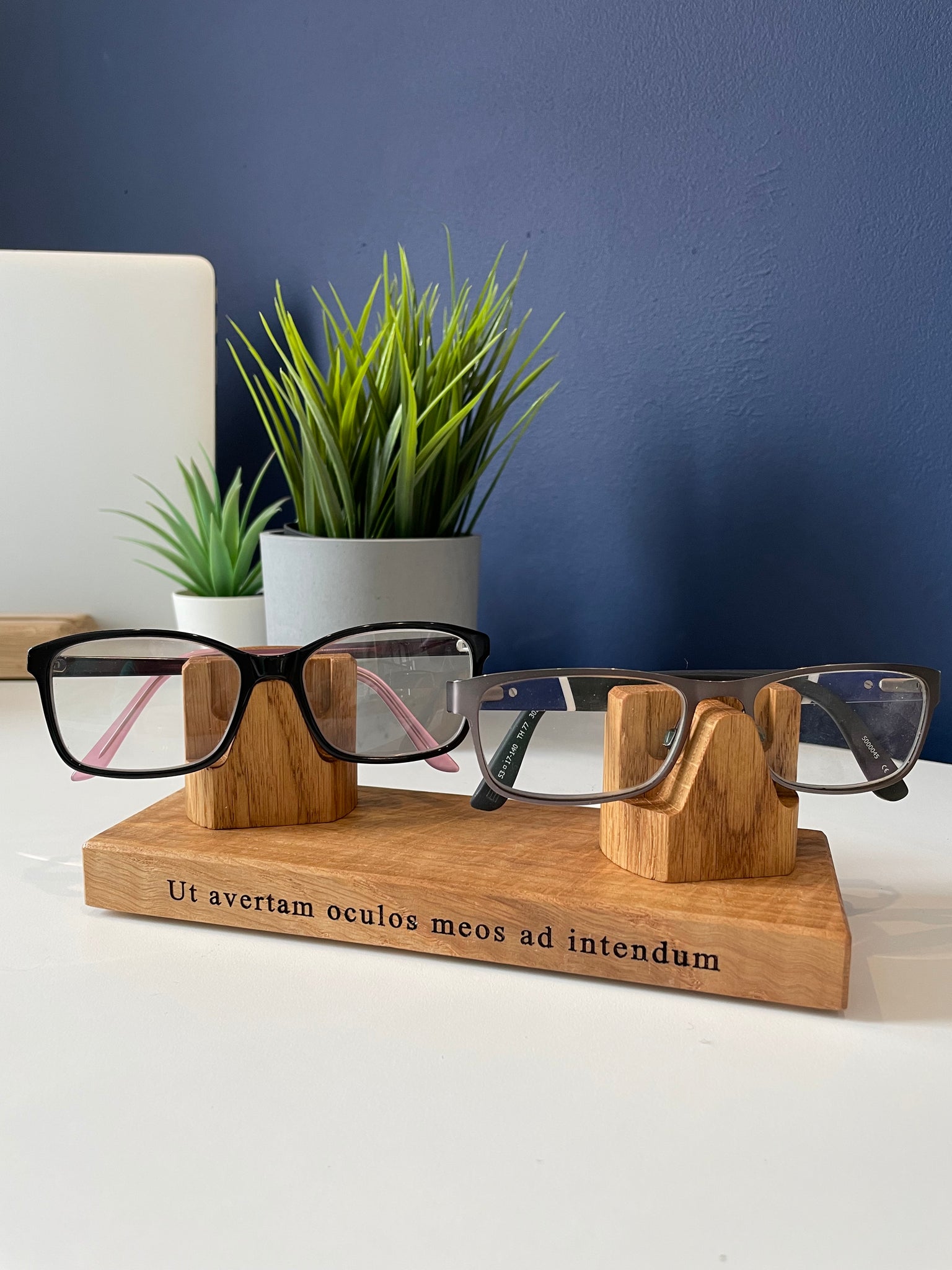 Solid oak Double Personalised Glasses stand – Oak & Ribbon